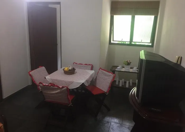 Apto. No Terreo Enseada Ubatuba Com Piscina P/ 5 Pessoas